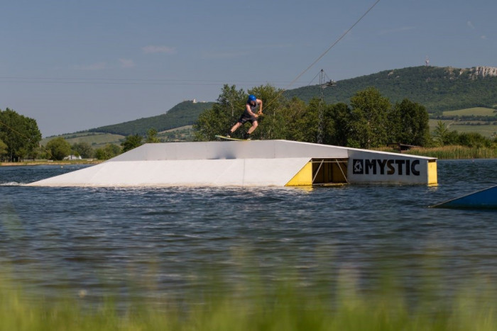 REPUBL1CK WAKE PARK nCAMP N