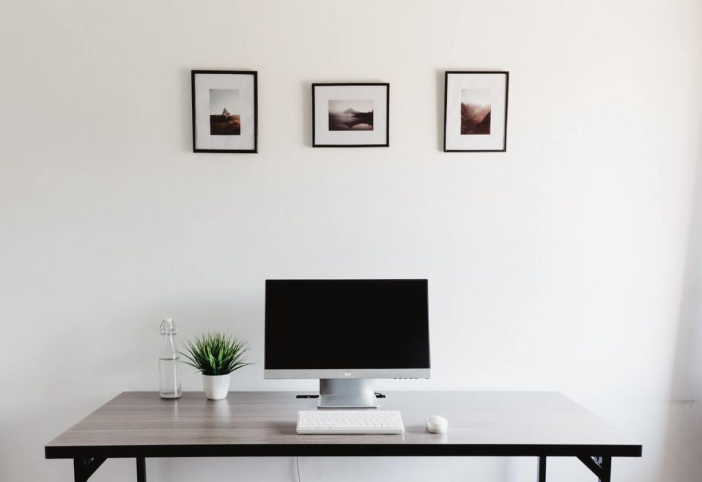 minimalist set up for laptop