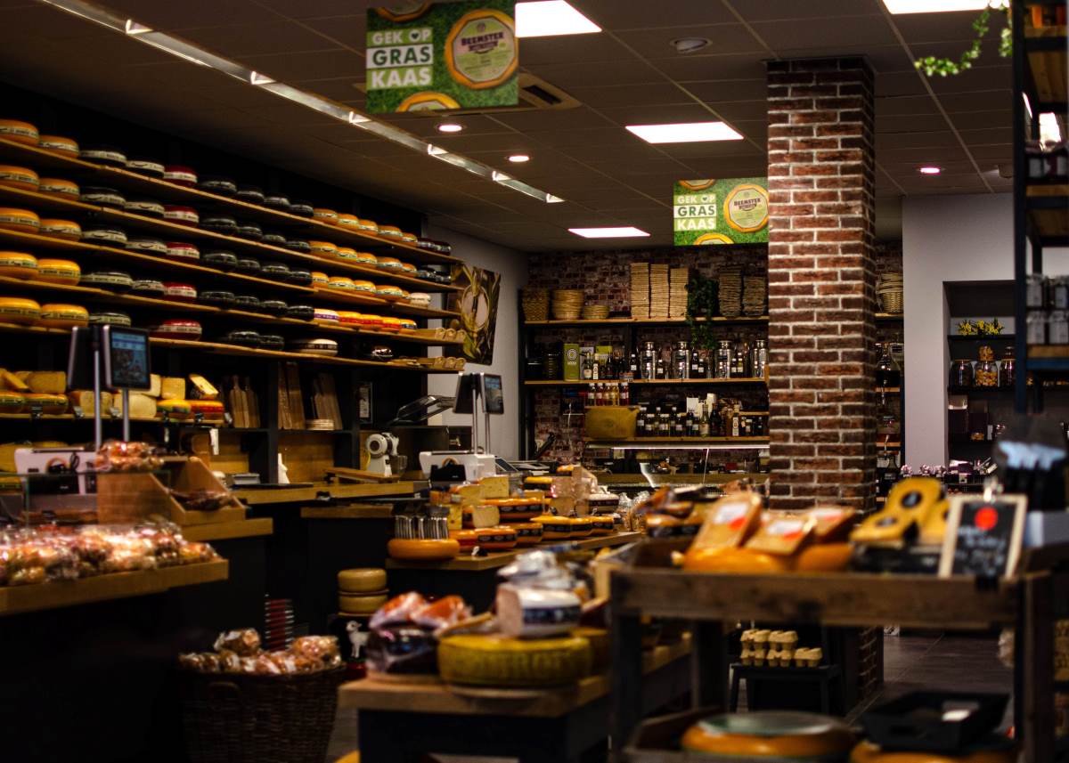 Featured Specialty Grocer Santis Delicatessen