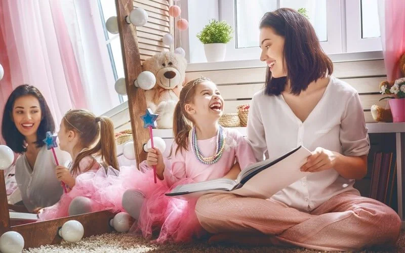 Mom-reading-to-her-daughter