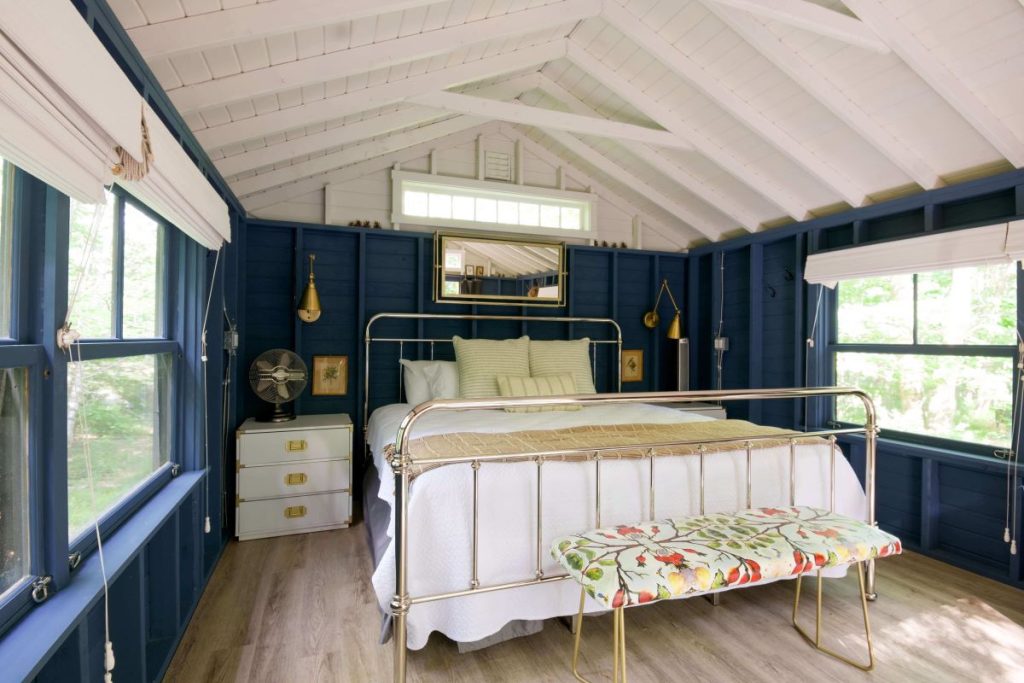photo of a cabin bedroom set up