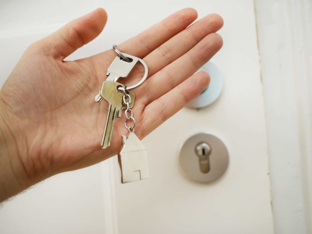 photo of a hand holding keys to a house