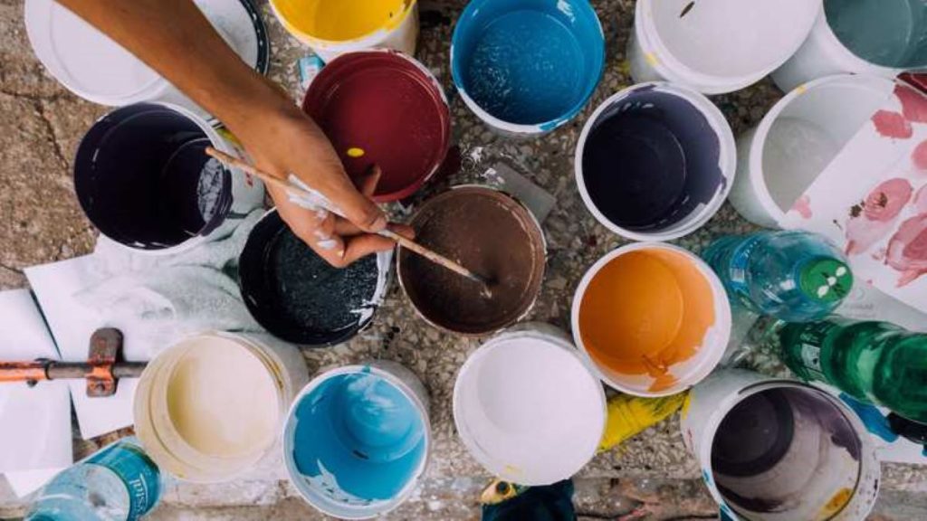 photo of an assorted color of pain buckets