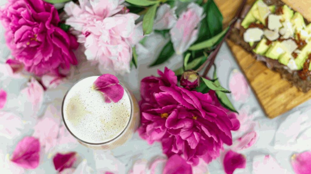 photo of coffee and flowers