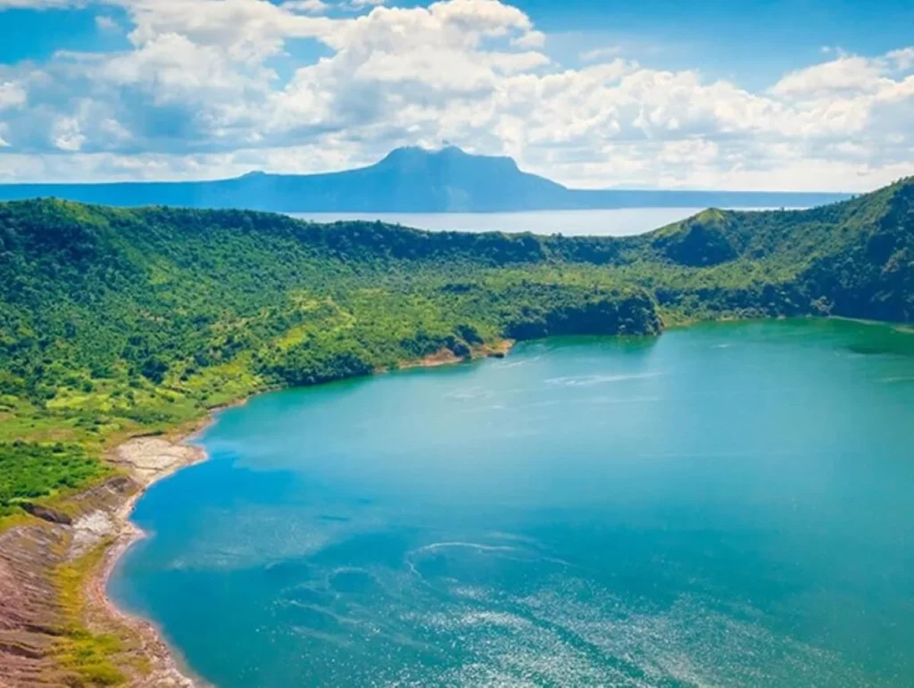 photo of taal volcano