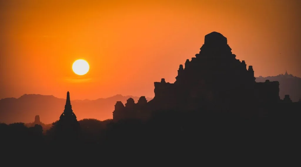 Buddhist-temple-on-a-silhouette