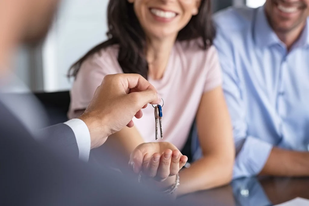 Check the Identification of the Real Estate Agent or Landowner before doing a Real Estate Transaction Check-the-Identification-of-the-Real-Estate-Agent-or-Landowner-before-doing-a-Real-Estate-Transaction