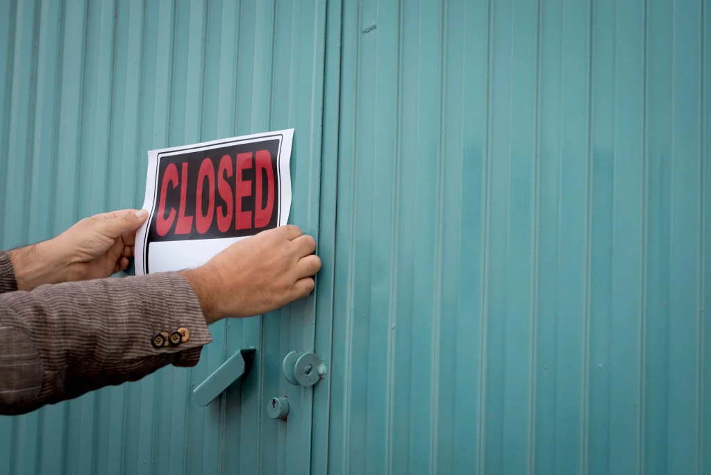 Closed sign Closed-sign