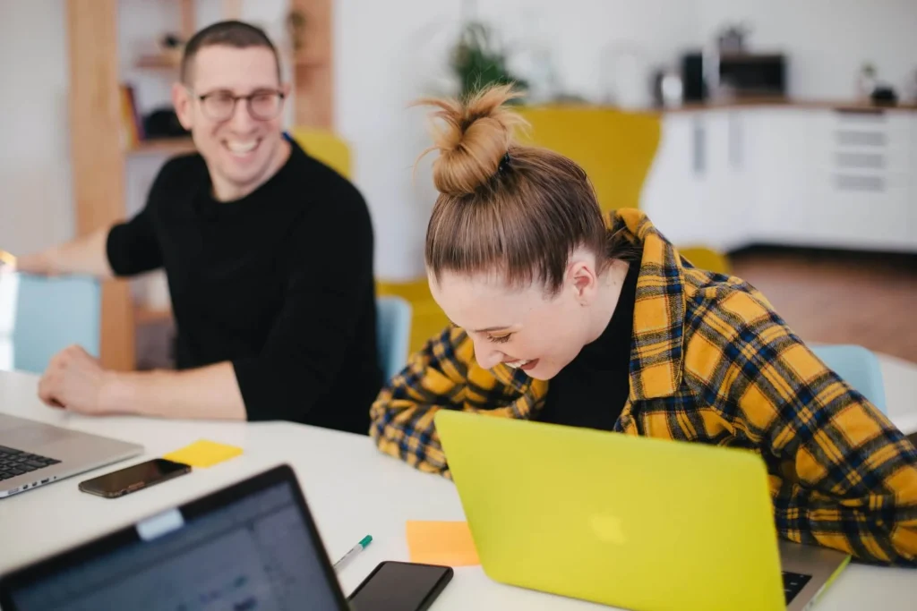 Compliment your friend or coworker in the office Compliment your friend or coworker in the office.