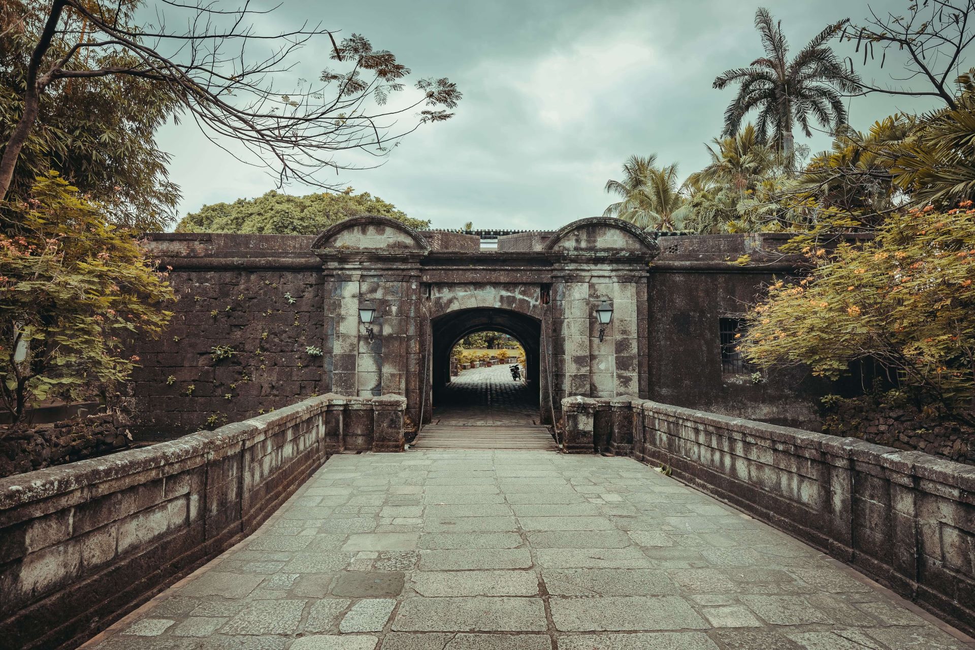 Enjoying-the-Beauty-and-Wonder-of-Intramuros