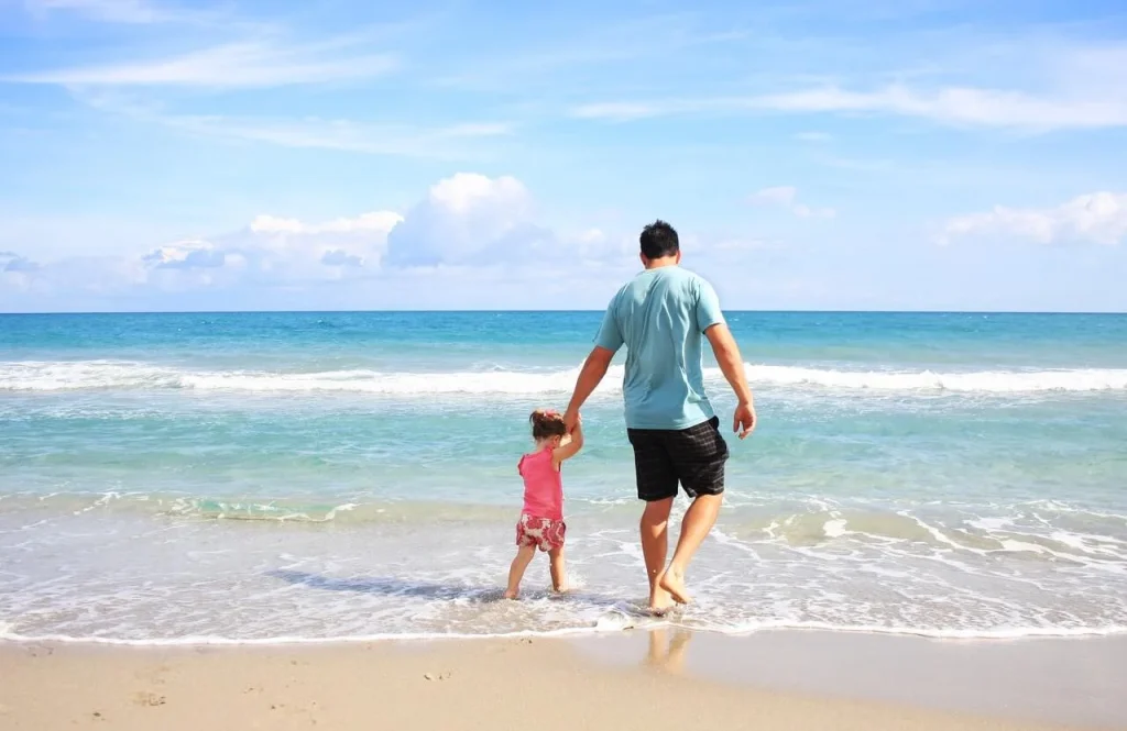 Father-and-daughter-on-the-beach