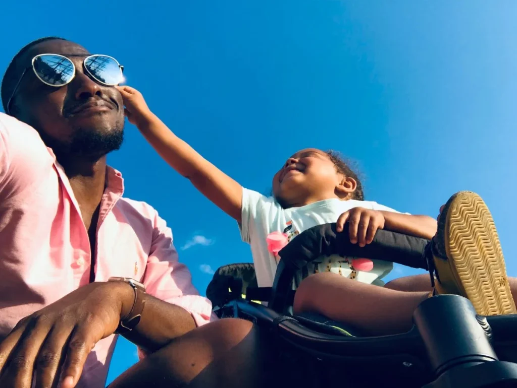 HOW SMART PARENTS RAISE A SMART HAPPY CHILD HOW-SMART-PARENTS-RAISE-A-SMART-HAPPY-CHILD