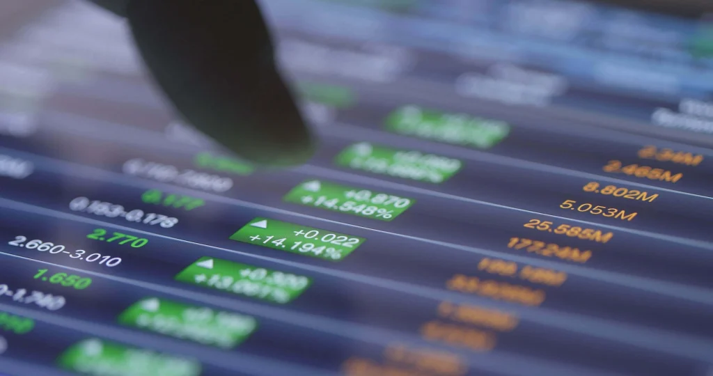 Here are some of their differences between a Real Estate Investment Trust REIT and Stocks Here-are-some-of-their-differences-between-a-Real-Estate-Investment-Trust-REIT-and-Stocks
