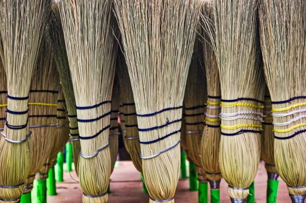 Hide-the-brooms-Norway