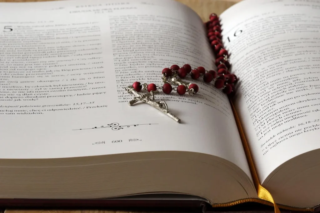 Holy-rosary-and-Bible