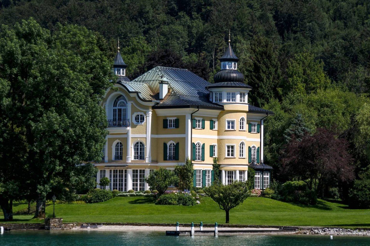 How Do You Identify an Upscale Property? | Crown Asia