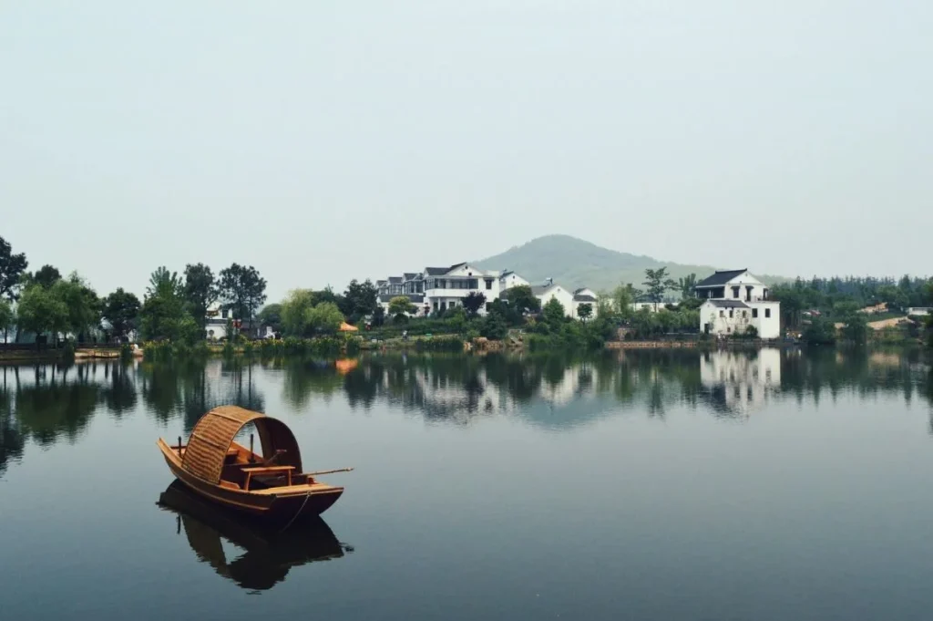 Lake-with-boat