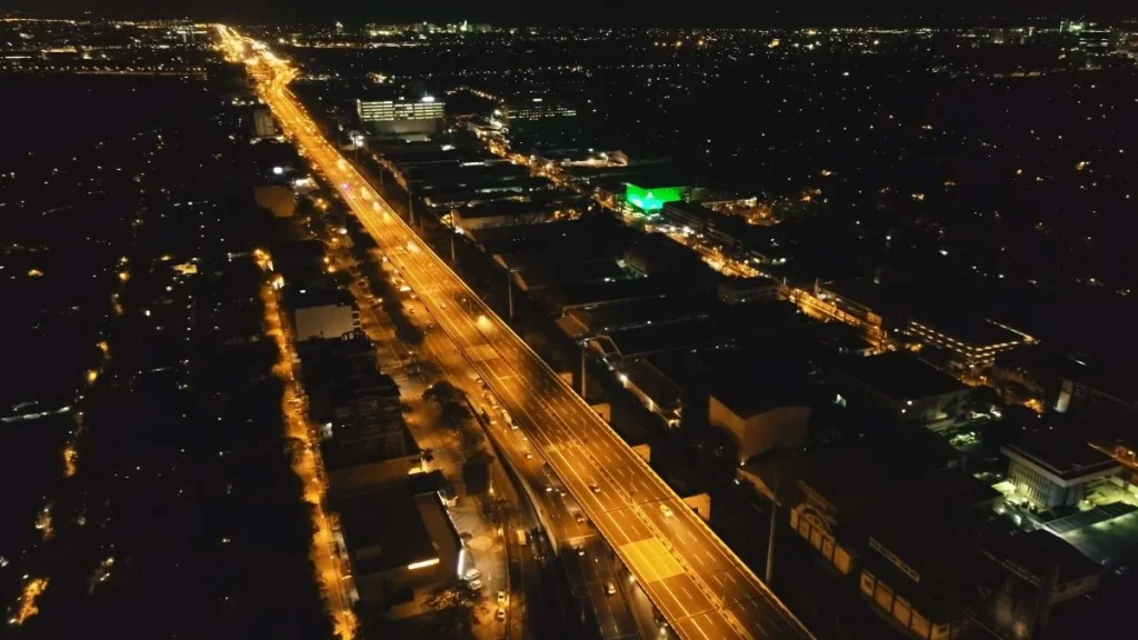 Las Pinas City is connected to the majority of the Metro Manila area and transportation is accessible Las-Pinas-City-is-connected-to-the-majority-of-the-Metro-Manila-area-and-transportation-is-accessible