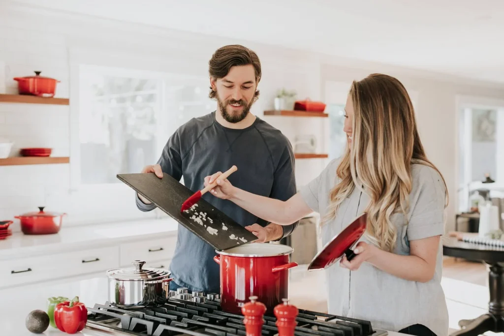 People-cooking-inside-home