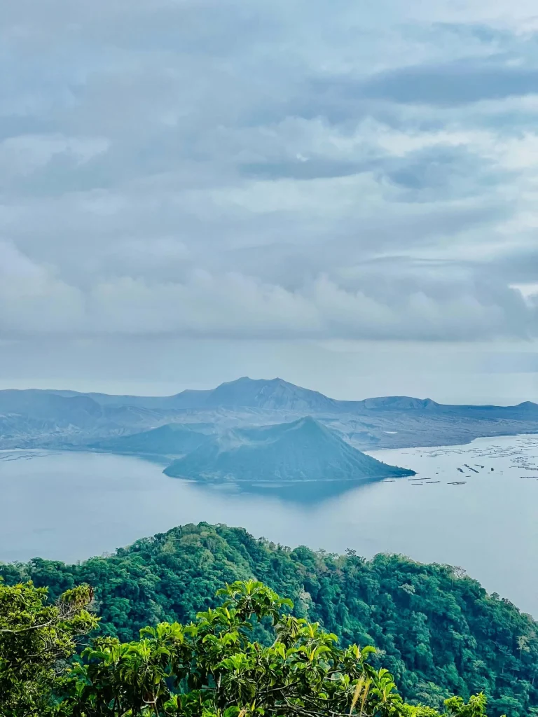 Taal-Lake-and-Other-Famous-Landmarks-Like-the-Tagaytay-Picnic-Grove