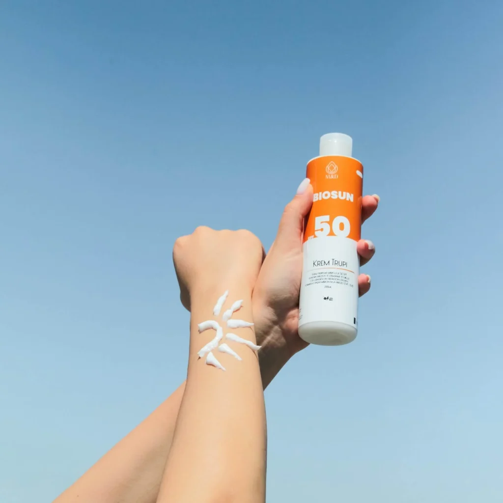 Use-sunscreen-to-combat-against-the-extreme-heat