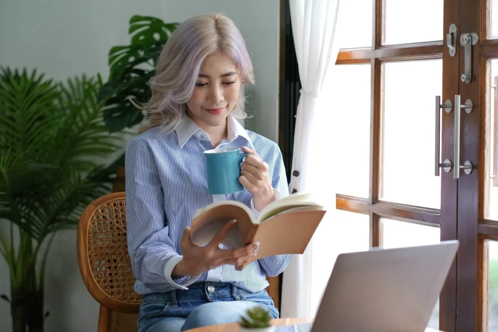 Woman-reading-a-book