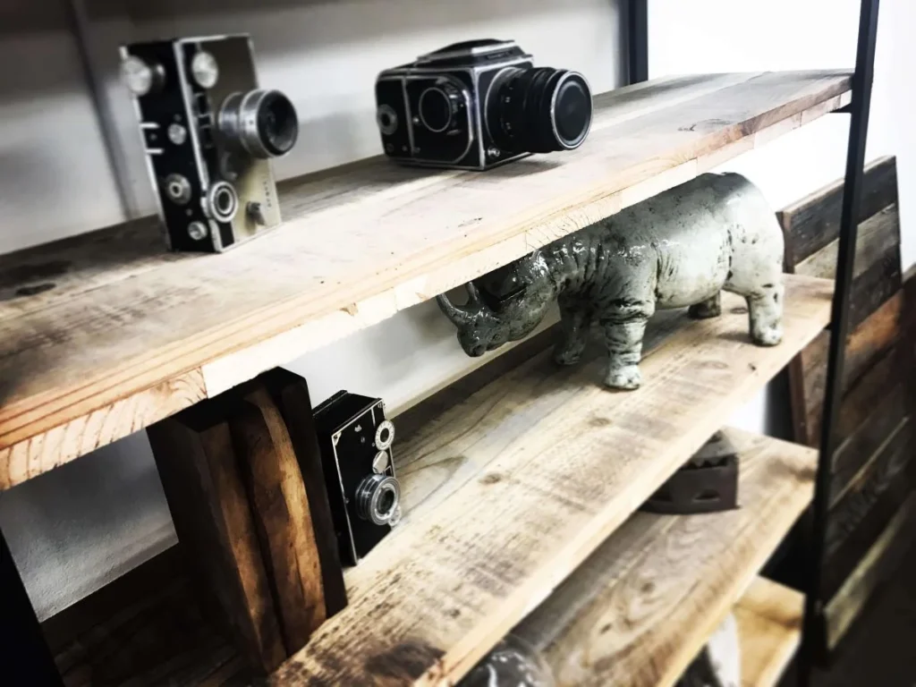 photo of a shelf with antiques