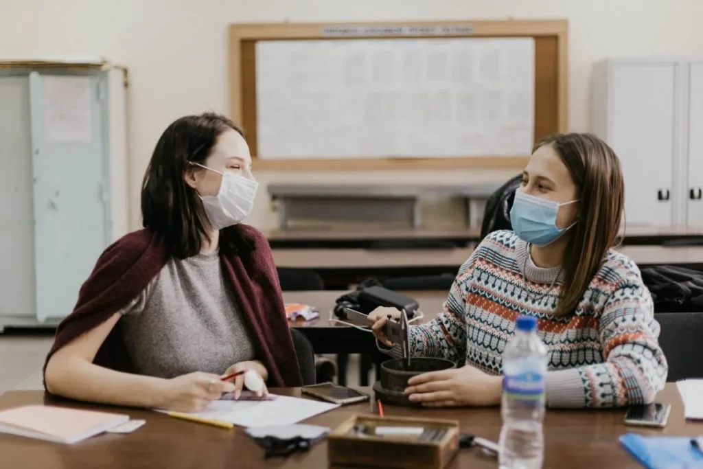 photo students in school wearing face masks