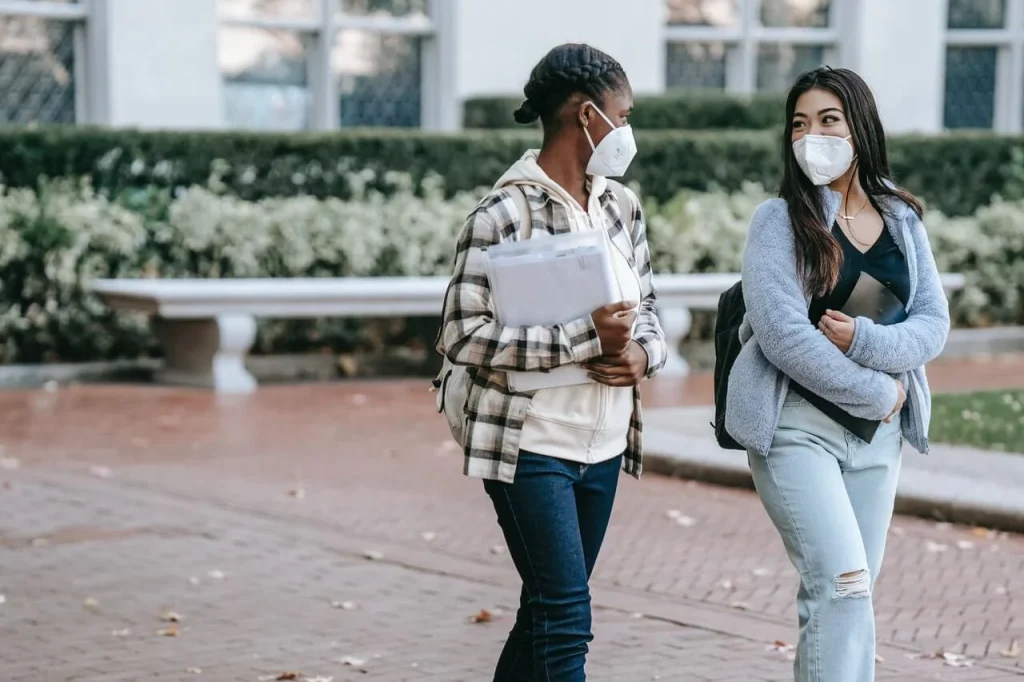 students-outside-with-face-masks