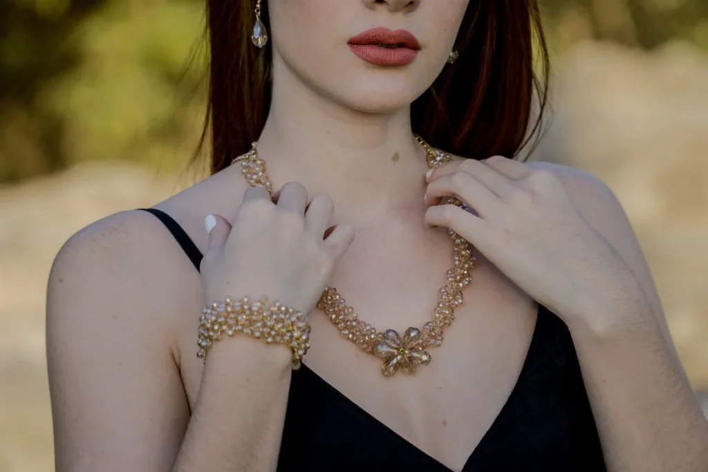 Choosing the correct jewelry with your outfit. Choosing the correct jewelry with your outfit.