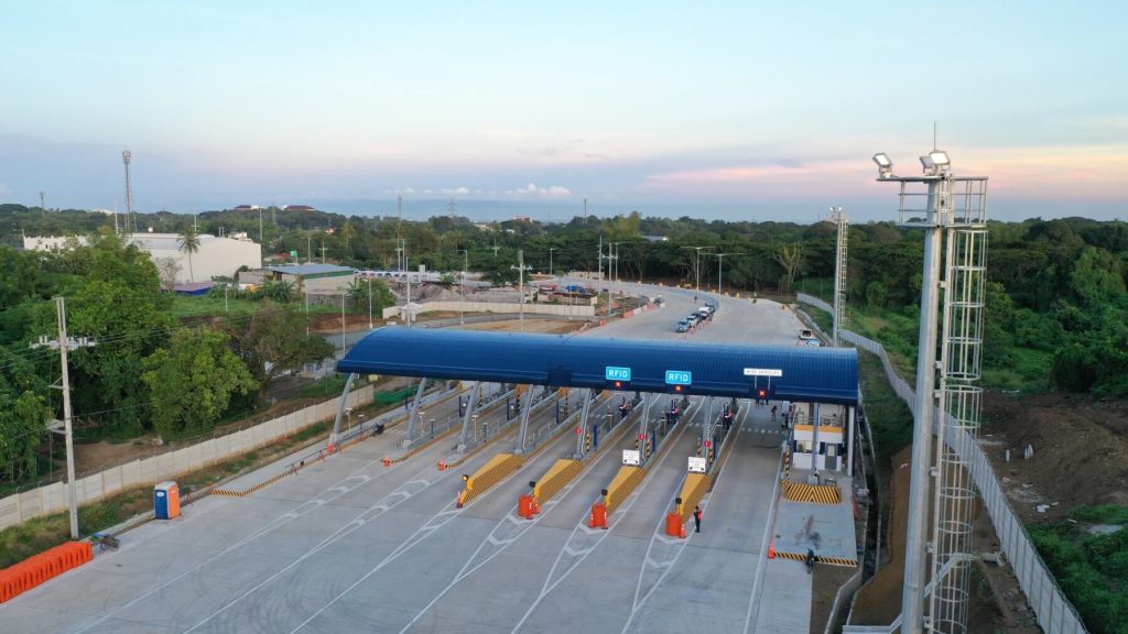 Proximity to Metro Manila with the presence of expressways l