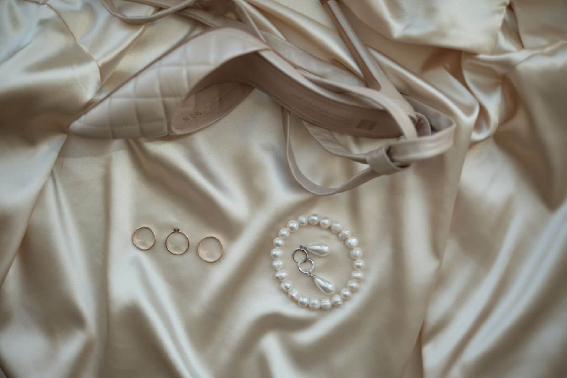 How to wear pearls for every occassion