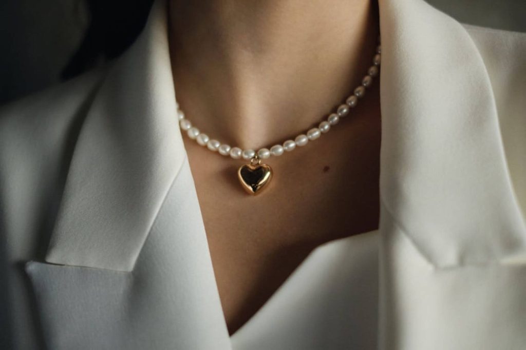 How to wear pearls and peal jewelry for formal occasions