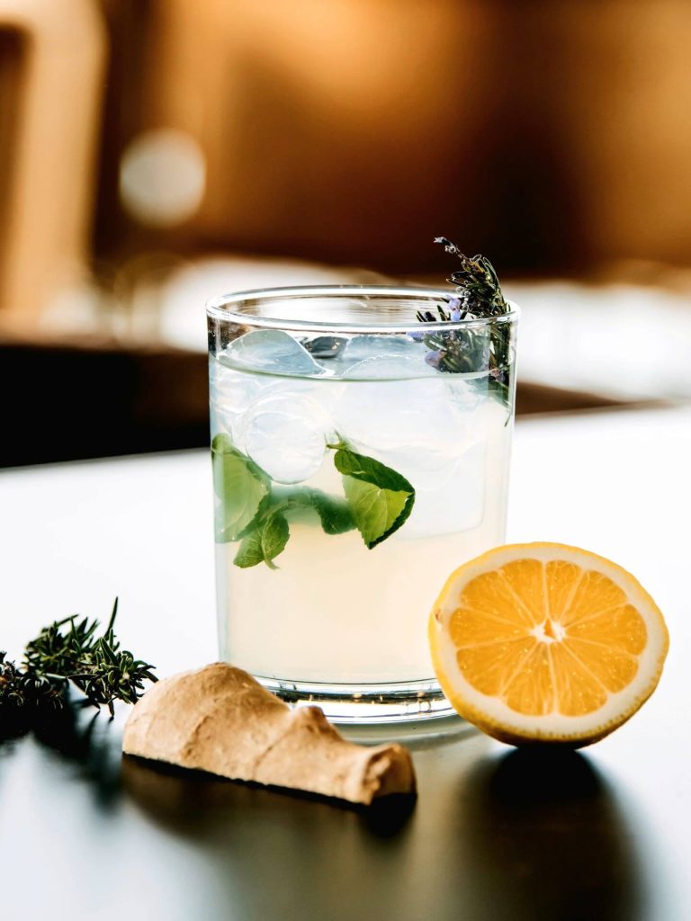 Detox drink for liver health: Lemon juice mixed with fresh ginger 