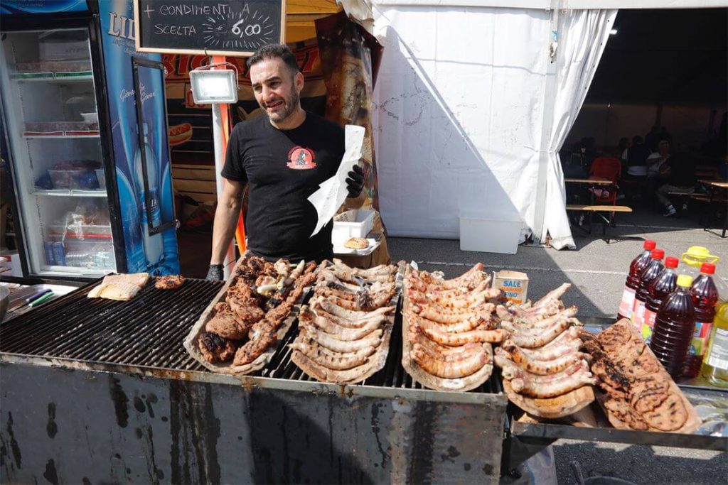 Have a taste of the local products at the Etna apple festival, artisan markets, and many other delicacies 